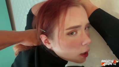 Ua Fufulu le Tagata i le gutu ma le pusi Usita'i Ulaula mūmū Skimpy ma le susu